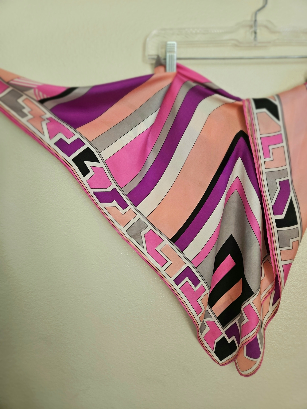 Vintage Geometric Patterned Satin Scarf - Picture 5 of 5